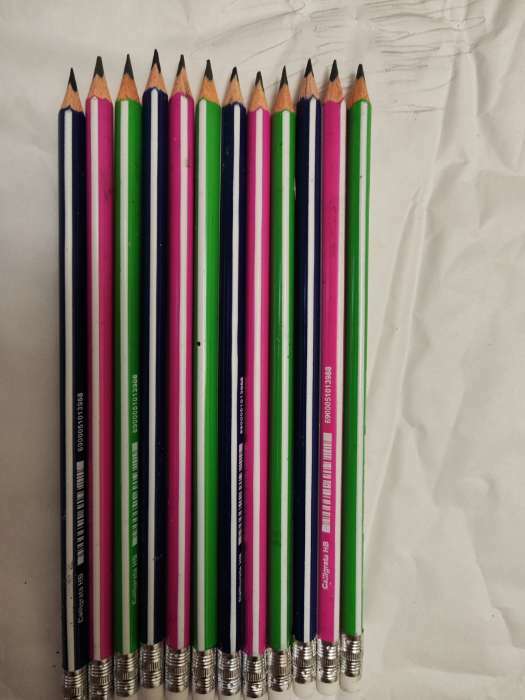 Фотография покупателя товара Карандаш чернографитный (простой) НB, Calligrata, заточенный, пластик, трехгранный с полоской, с резинкой, микс