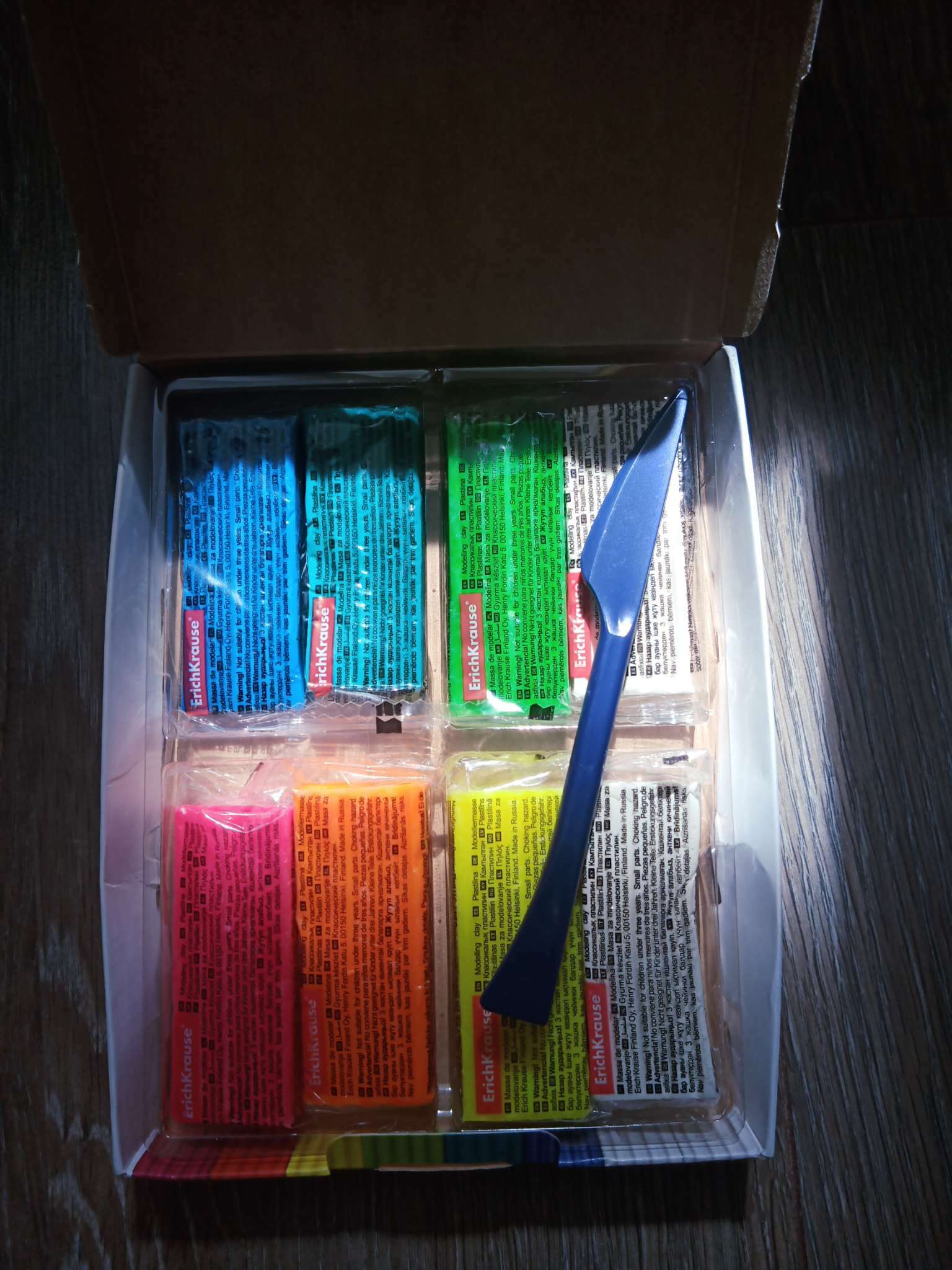 Фотография покупателя товара Пластилин 8 цветов, 144 г, ErichKrause Neon, неоновый + 2 белых, со стеком, улучшенная формула, в картонной упаковке - Фото 1