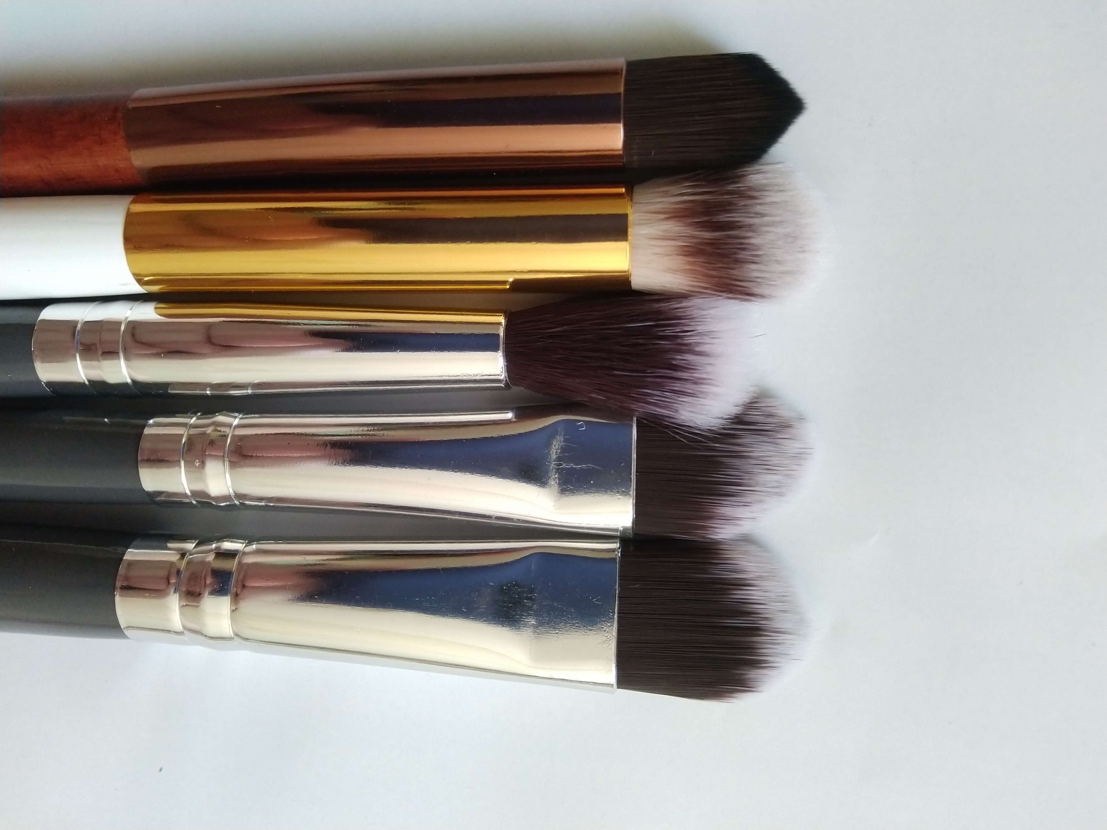 Фотография покупателя товара Кисть для макияжа, скошенная, 18 см, цвет коричневый - Фото 6