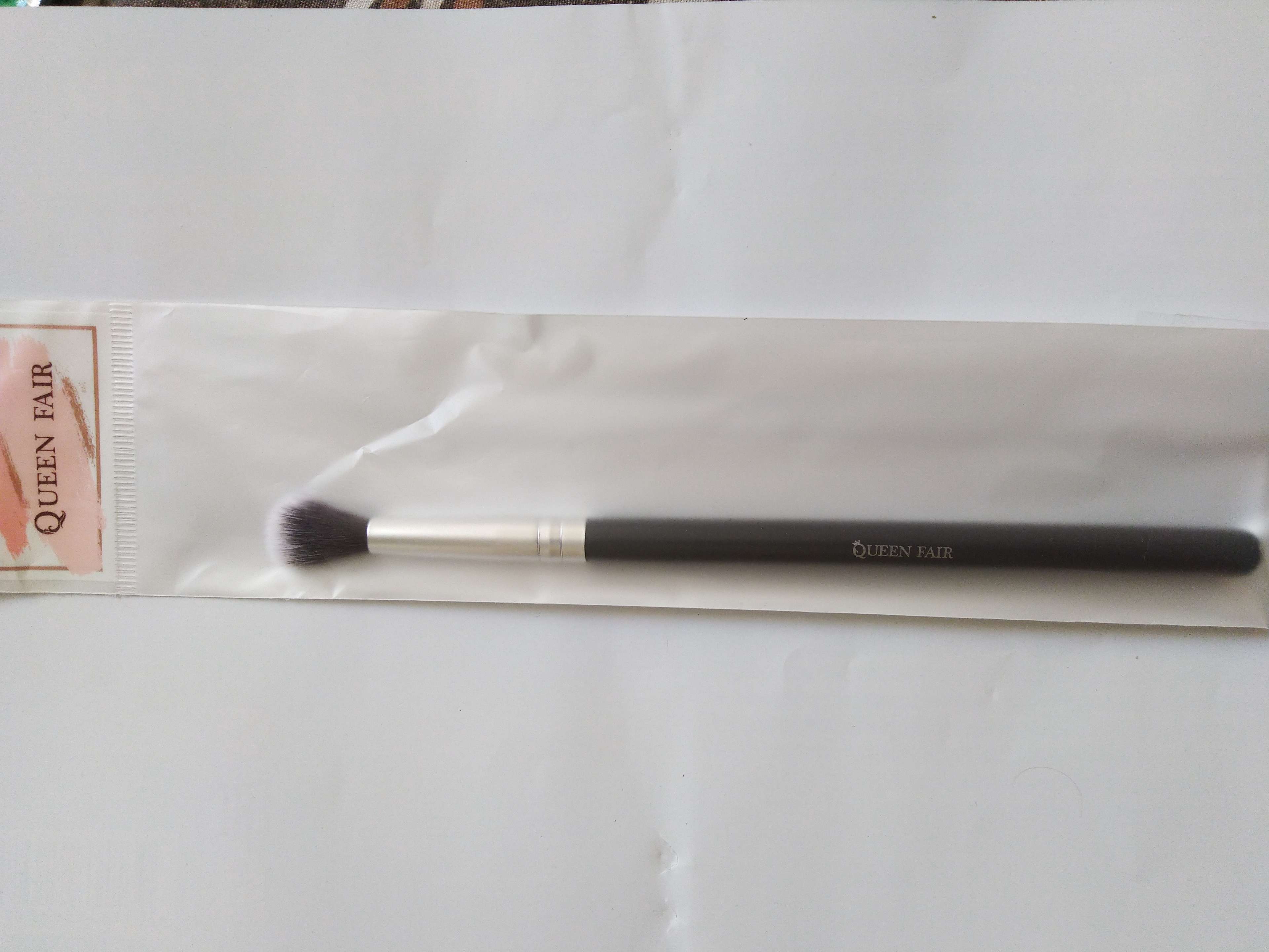 Фотография покупателя товара Кисть для макияжа «Brush GRAPHITE», 18,5 см, цвет тёмно-серый - Фото 14