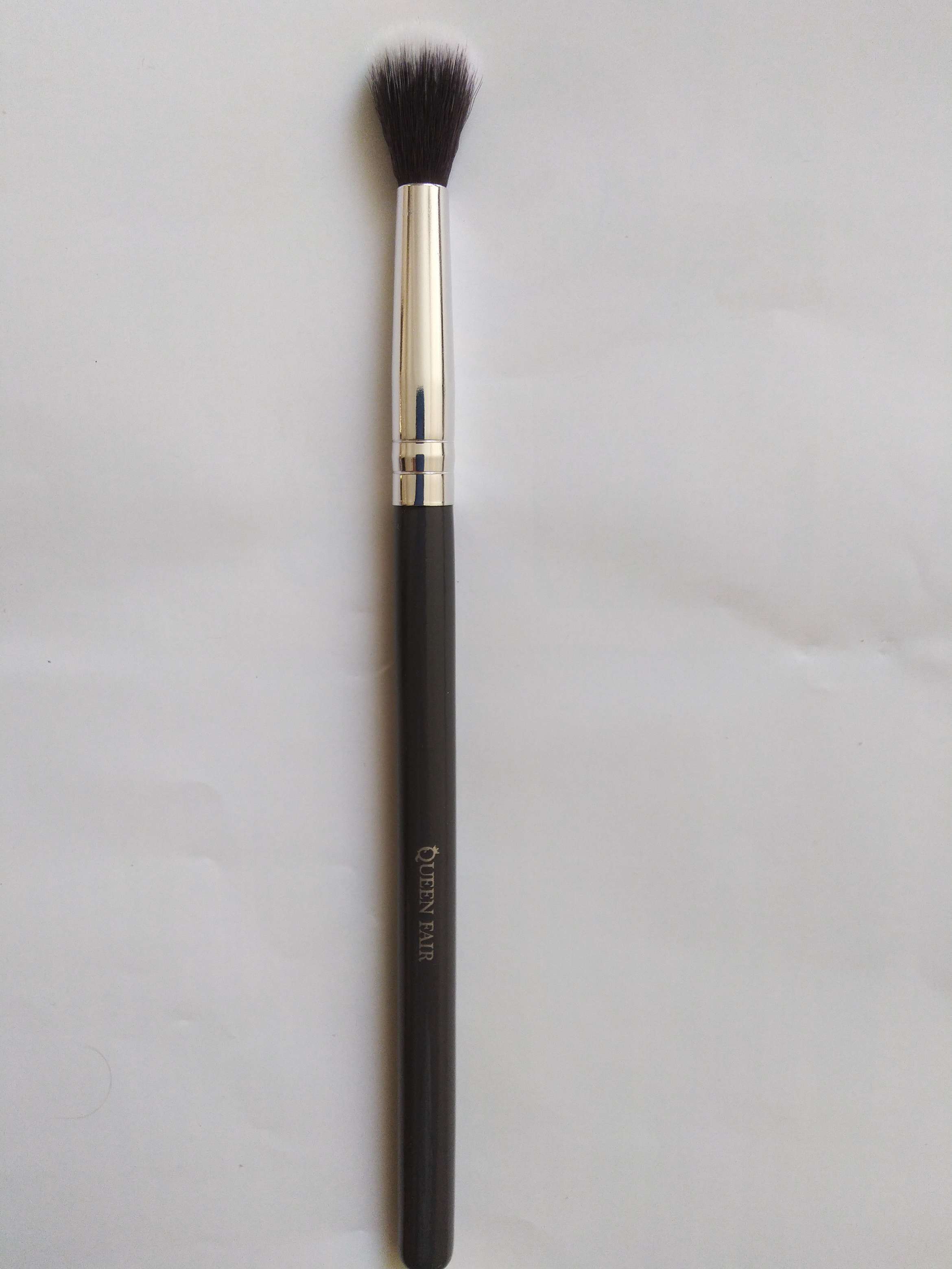 Фотография покупателя товара Кисть для макияжа «Brush GRAPHITE», 18,5 см, цвет тёмно-серый - Фото 11