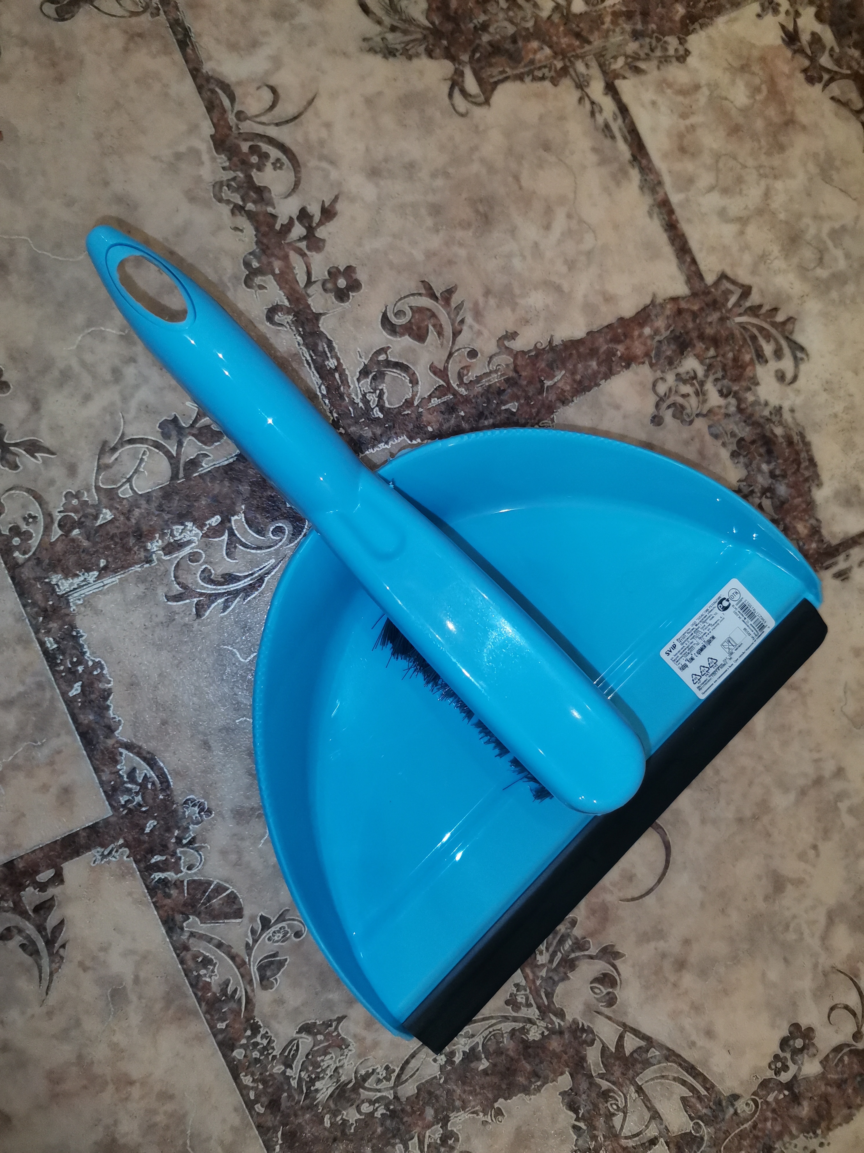 Фотография покупателя товара Набор для уборки «Клио»: совок с кромкой и щётка-сметка, цвет МИКС - Фото 2