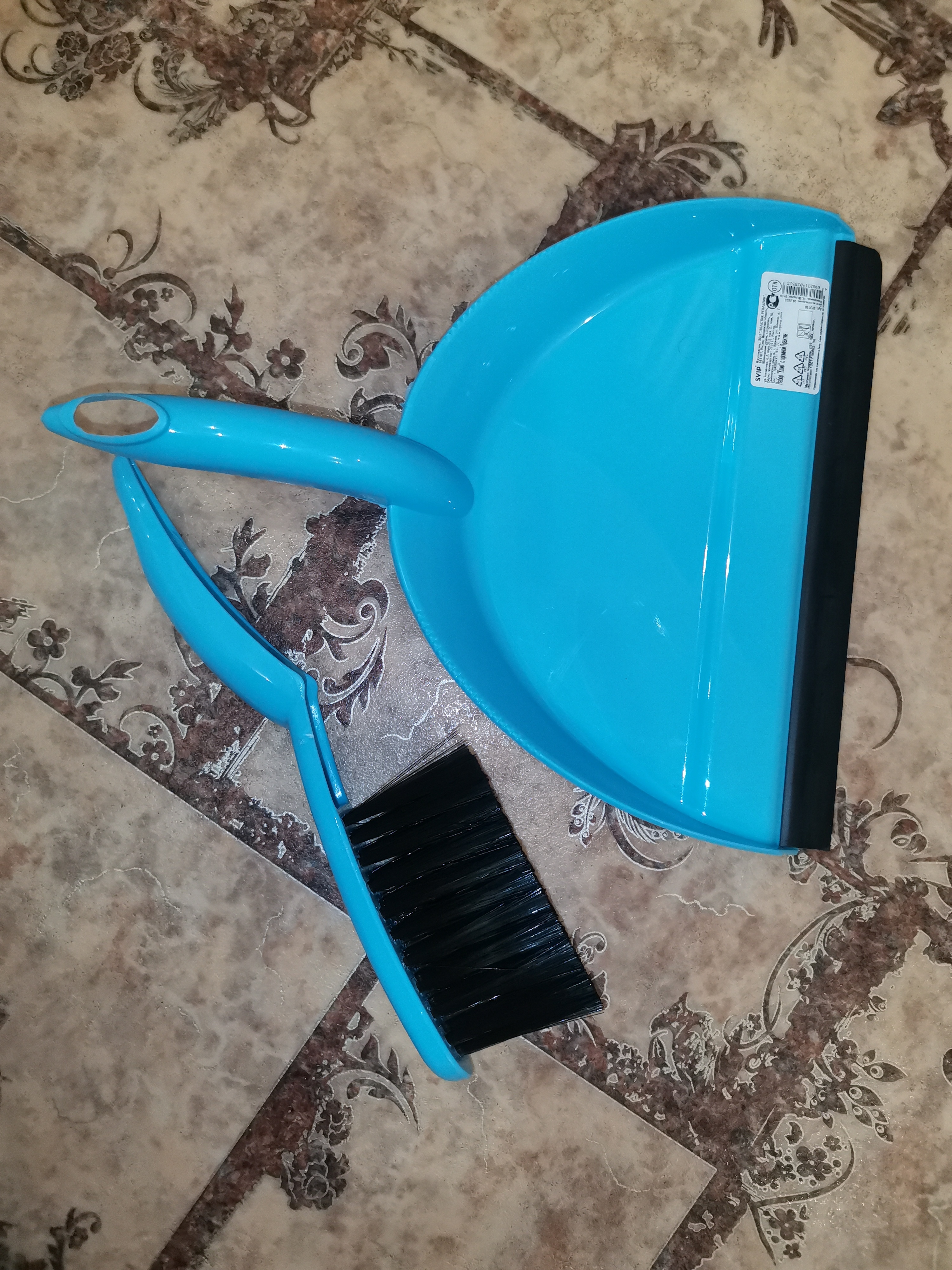 Фотография покупателя товара Набор для уборки «Клио»: совок с кромкой и щётка-сметка, цвет МИКС - Фото 4