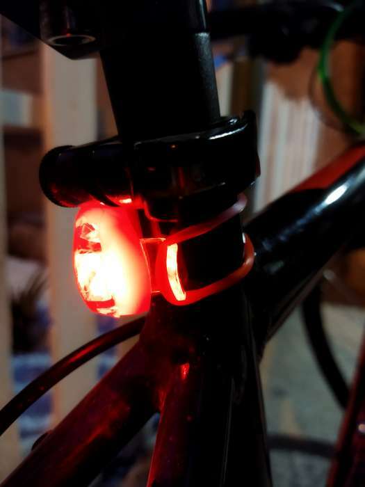 Фотография покупателя товара Фонарь велосипедный, водонепроницаемый, 2 LED, 80 лм, CR 1130, 3 режима, красный - Фото 7