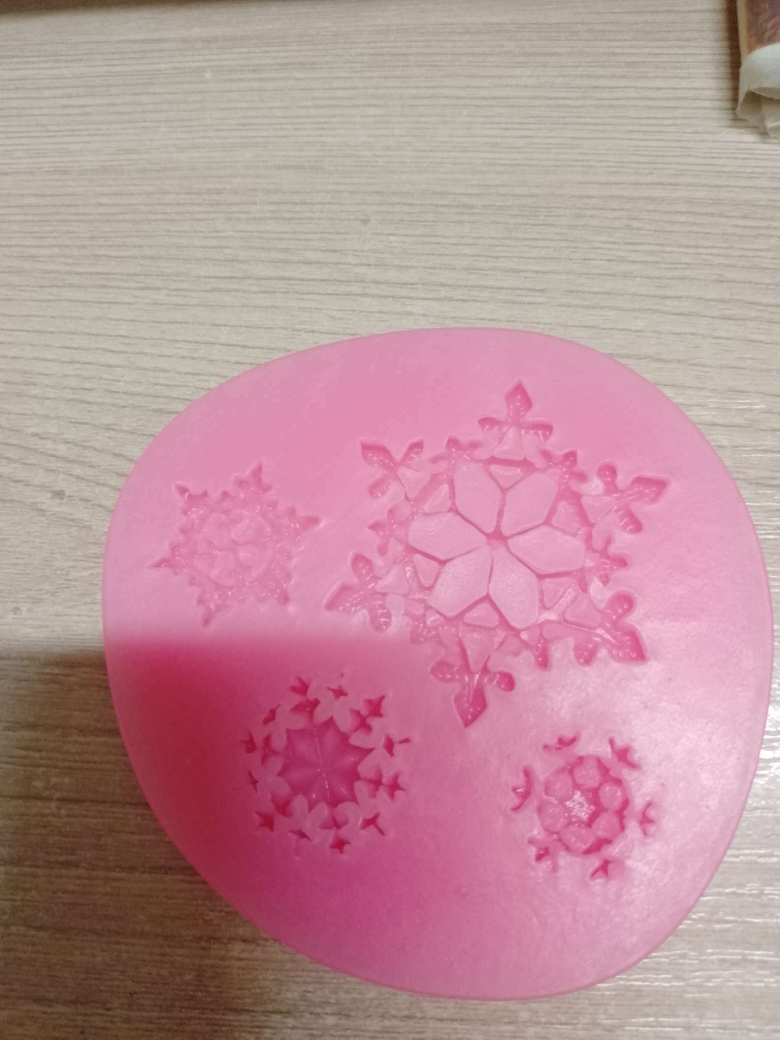 Фотография покупателя товара Силиконовый молд «Четыре снежинки», 8×8 см, цвет розовый - Фото 1