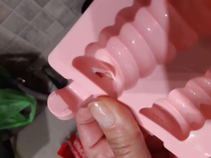Фотография покупателя товара Форма для мороженого «Моника», силикон, 38×11×2 см, 8 ячеек (6,6×3,4 см), цвет МИКС - Фото 5