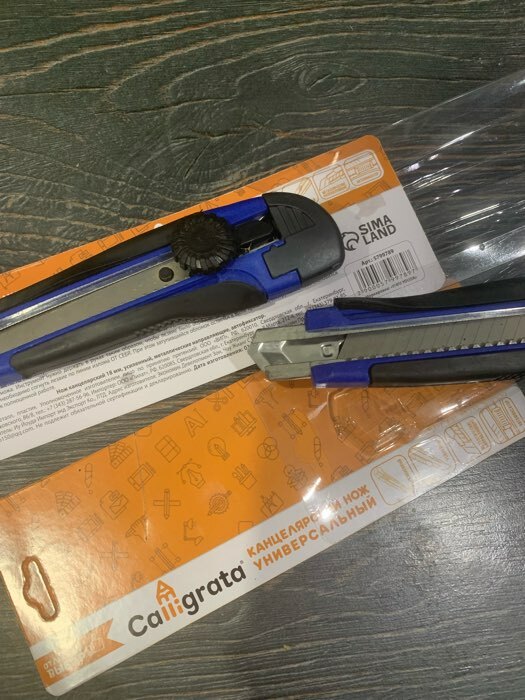 Фотография покупателя товара Нож канцелярский 18 мм пластик, с металлическим направляющим фиксатором, прорезиненный, в блистере, МИКС - Фото 3