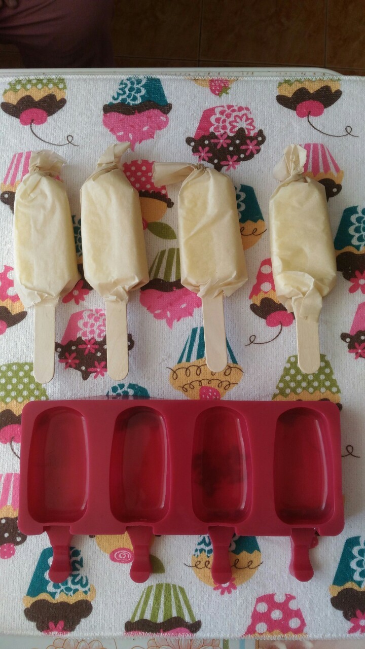 Фотография покупателя товара Форма для мороженого «Эскимо классика», силикон, 25,8×14,6×2,6 см, 4 ячейки, цвет МИКС - Фото 35