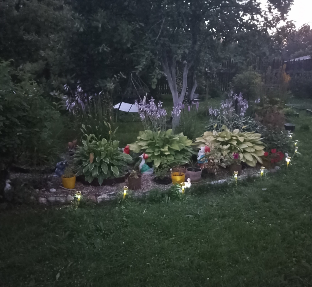 Фотография покупателя товара Садовый светильник «Трапеция», уличный, на солнечной батарее, 4.5×30×4.5 см, 1 LED, свечение белое - Фото 22