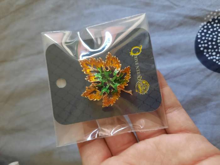 Фотография покупателя товара Брошь «Лист» осенний, цвет оранжево-зелёный в золоте