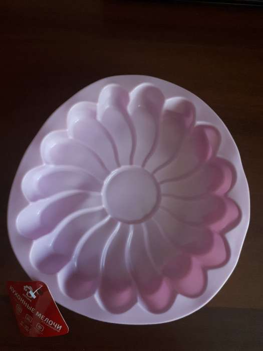 Фотография покупателя товара Форма для выпечки Доляна «Ромашка», силикон, 23×4,5 см, цвет розовый - Фото 6