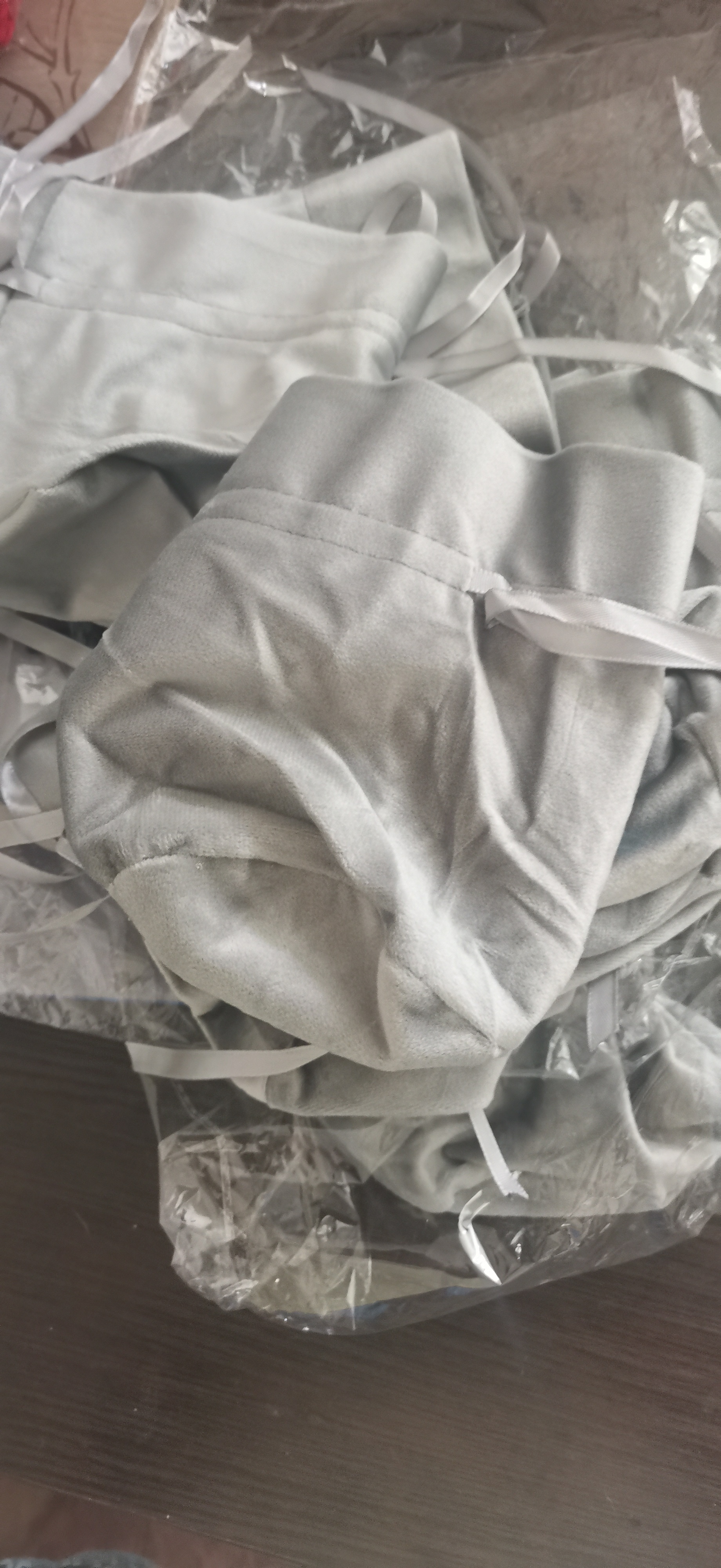 Фотография покупателя товара Мешочек бархатный с бусиной, 10×15 см, цвет серый - Фото 2