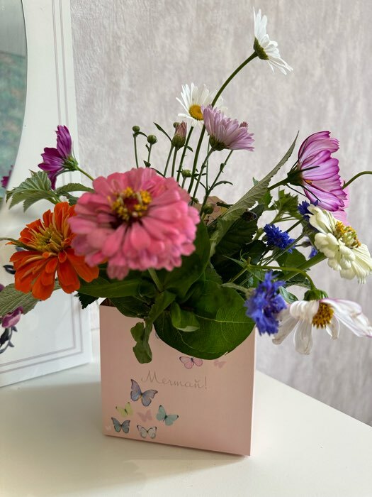 Фотография покупателя товара Коробка для мини букетов «Зайчишка», 12×20×10 см - Фото 11