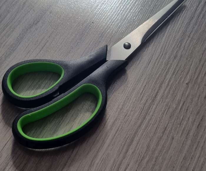 Фотография покупателя товара Ножницы канцелярские 19.3 см, ручки пластиковые с резиновыми вставками, МИКС - Фото 4