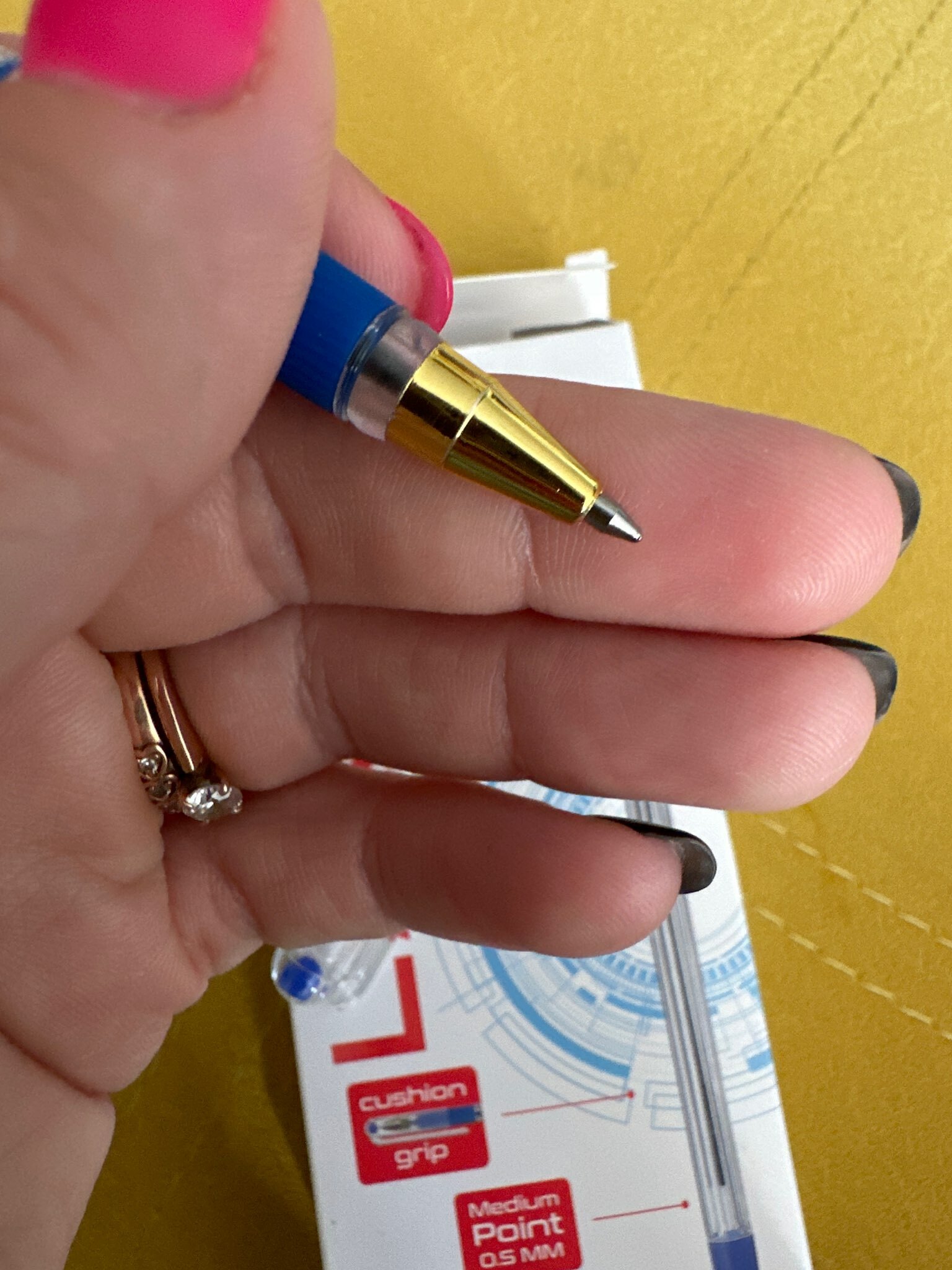 Фотография покупателя товара Ручка шариковая 0.5 мм, стержень синий, корпус прозрачный с резиновым держателем - Фото 4