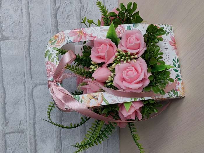 Фотография покупателя товара Коробка-переноска для цветов «Самой прекрасной», 12 × 12 × 22 см - Фото 2