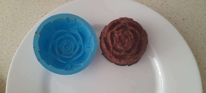 Фотография покупателя товара Набор силиконовых форм для выпечки Доляна «Роза», 8×3,5 см, 6 шт, цвет МИКС - Фото 1