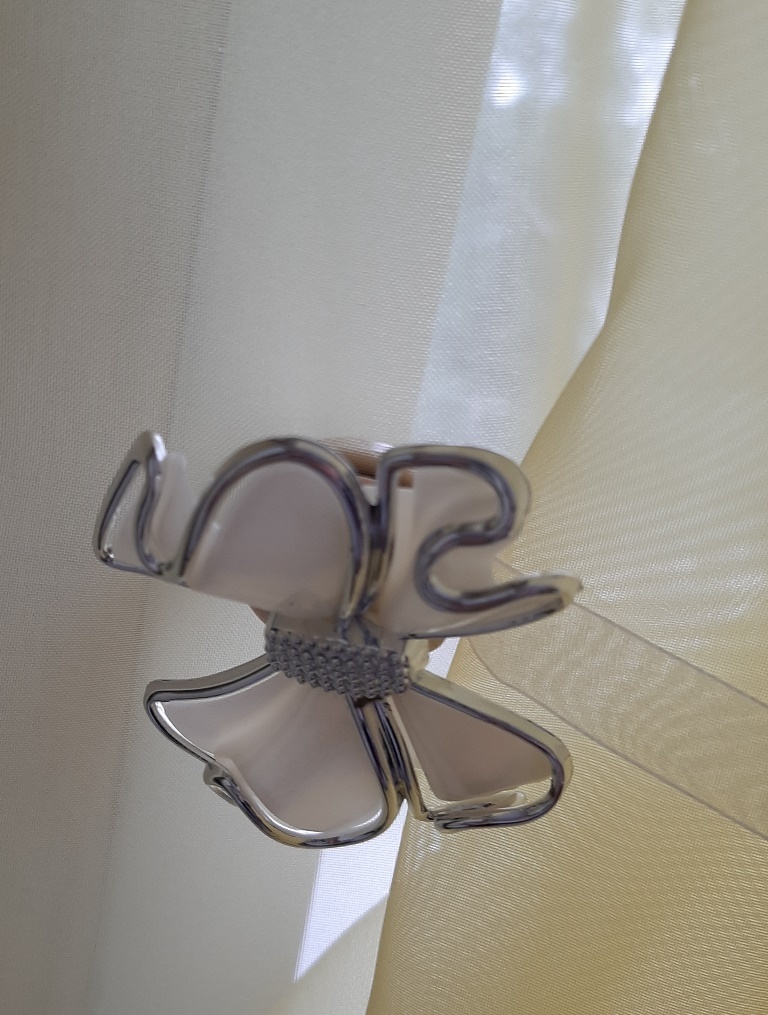Фотография покупателя товара Подхват для штор «Бант», 6 × 5 см, цвет белый - Фото 6