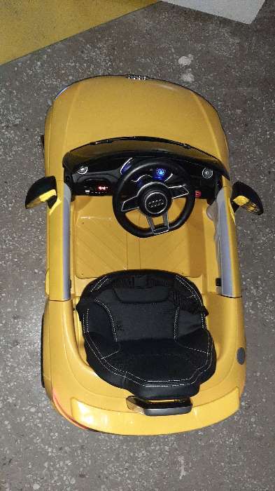 Фотография покупателя товара Электромобиль AUDI TT RS, EVA колёса, кожаное сидение, цвет белый - Фото 3