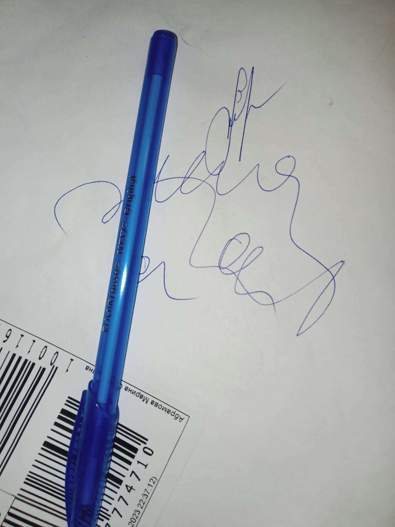 Фотография покупателя товара Набор ручек шариковых ErichKrause Neo Original, 4 штуки, узел 0.7 мм, тонкое письмо, чернила синие, длина линии письма 1000 метров - Фото 4