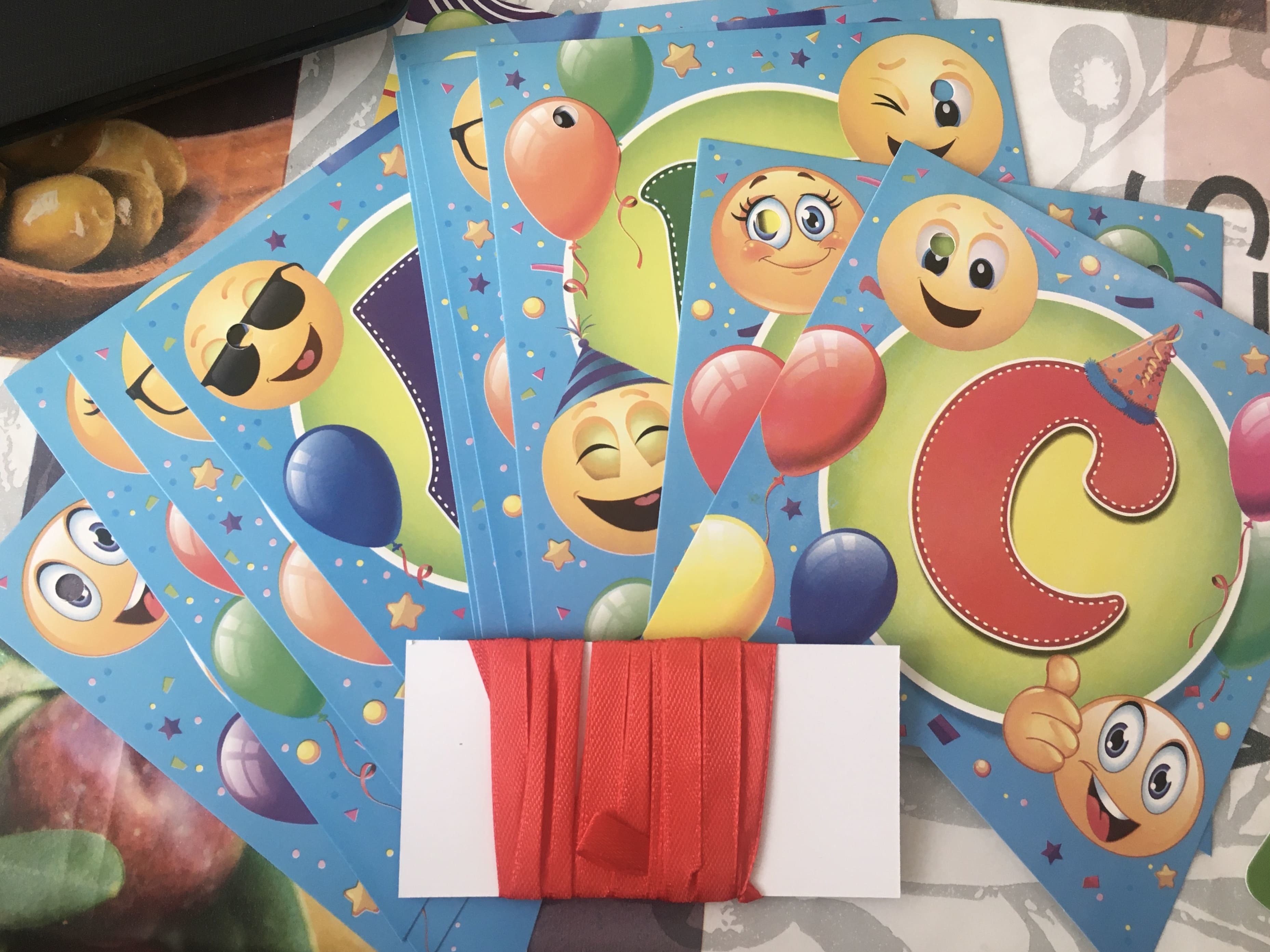 Фотография покупателя товара Гирлянда "С Днём Рождения!" вырубка, смайлы, шарики, размер карточки 11 х 12,8 см - Фото 3