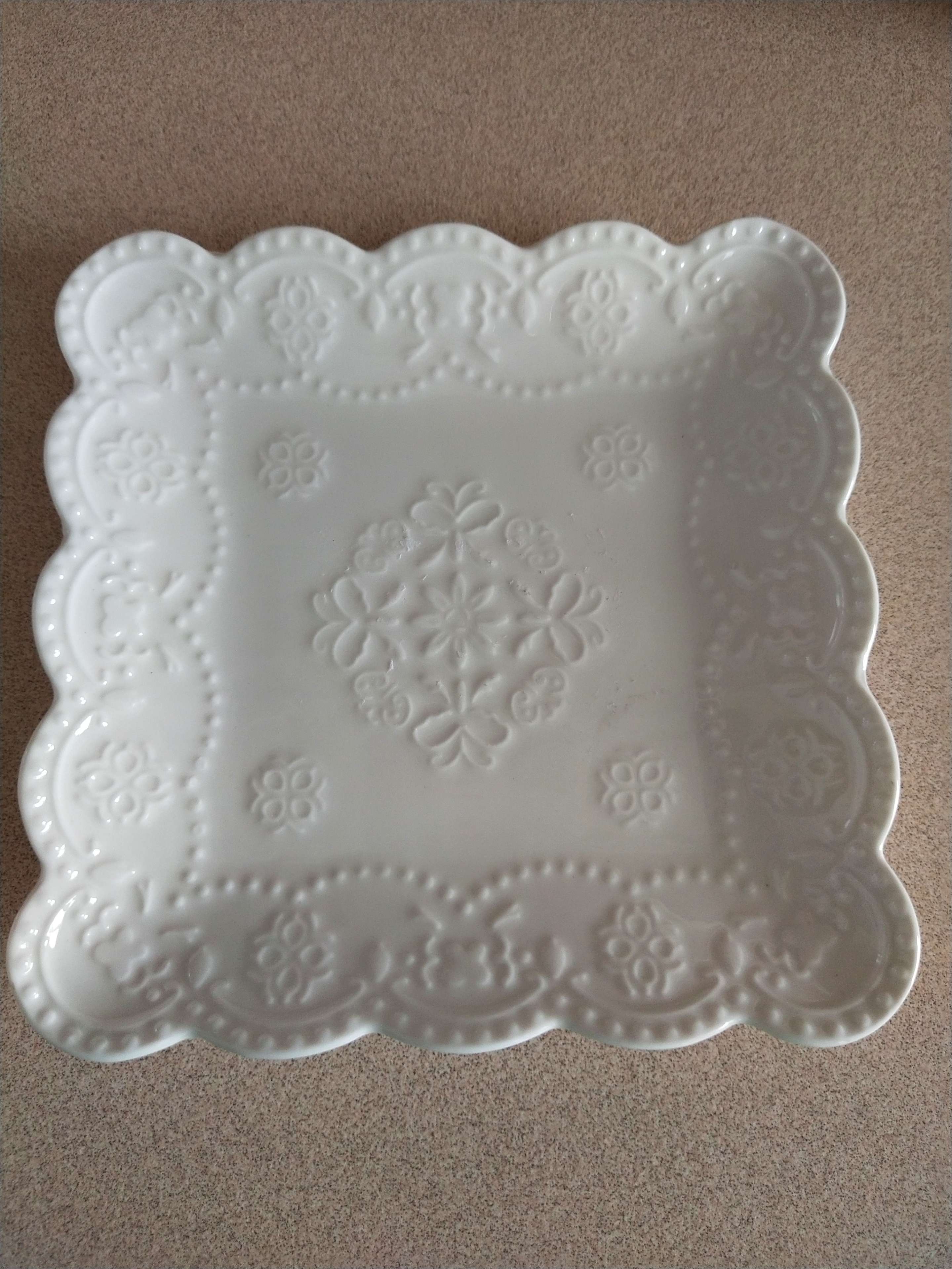 Фотография покупателя товара Тарелка фарфоровая квадратная Доляна «Сьюзен», 26,5×26,5 см, цвет белый
