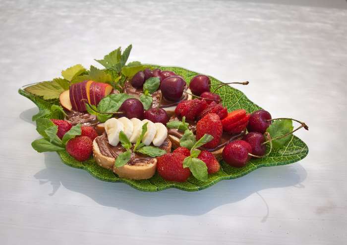Фотография покупателя товара Блюдо стеклянное сервировочное Доляна «Лист», 31×19 см, цвет зелёный