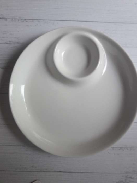 Фотография покупателя товара Блюдо фарфоровое с соусником Доляна White Label, d=25 см, цвет белый - Фото 7