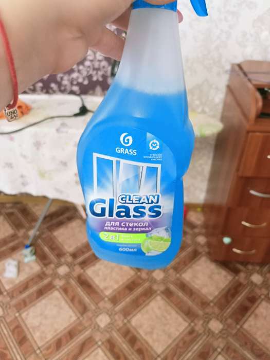 Фотография покупателя товара Средство для мытья стёкол и зеркал Clean Glass, голубая лагуна, 600 мл - Фото 3