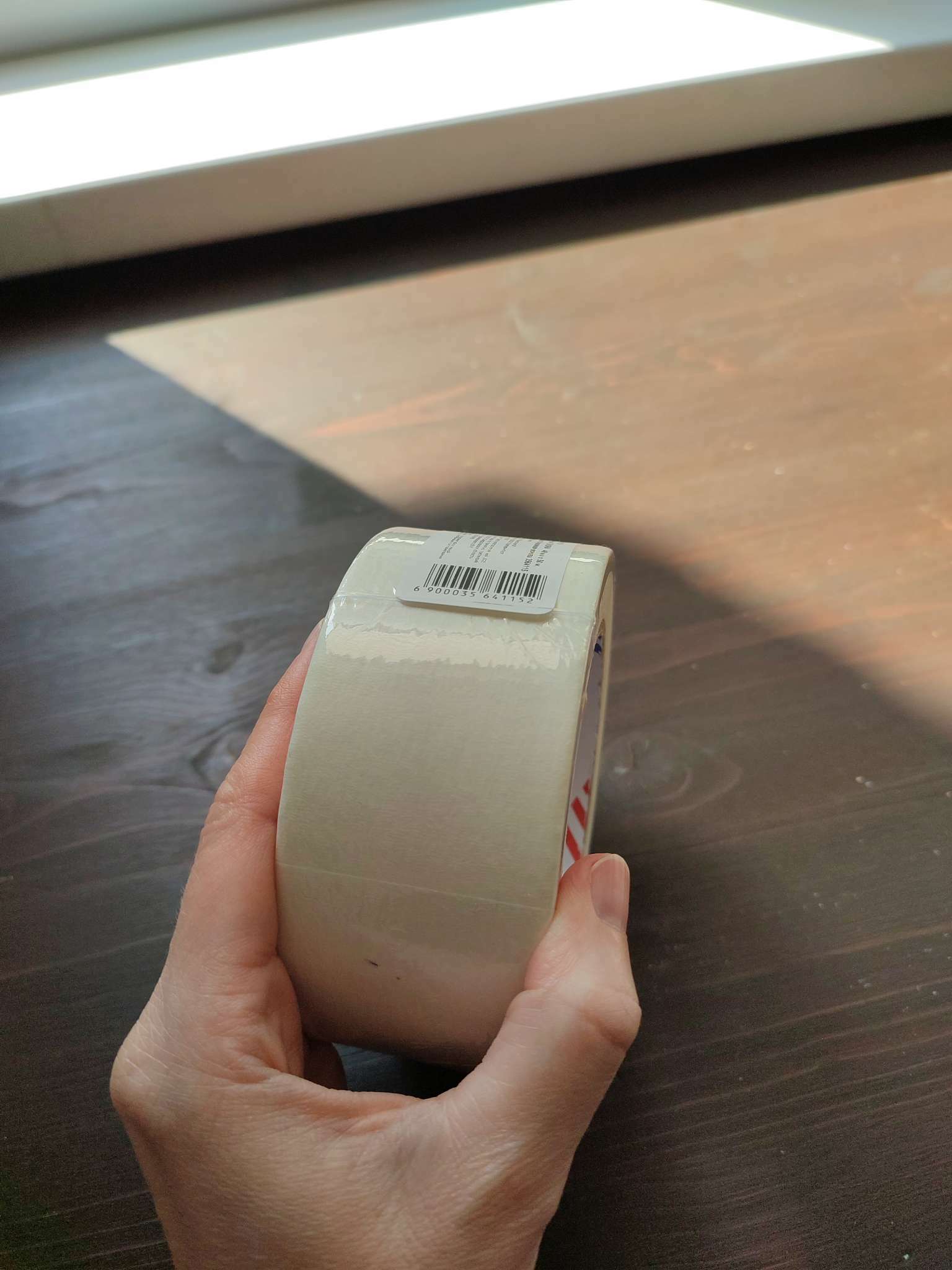 Фотография покупателя товара Лента малярная ТУНДРА, самоклеящаяся, бумажная основа, 120 мкм, 48 мм × 50 м - Фото 2