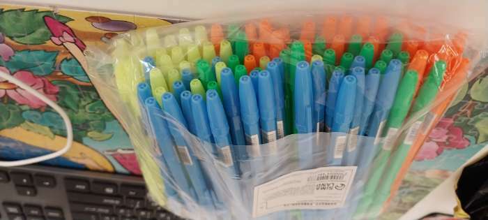 Фотография покупателя товара Ручка шариковая 0,7 мм, стержень синий, корпус NEON - Фото 2