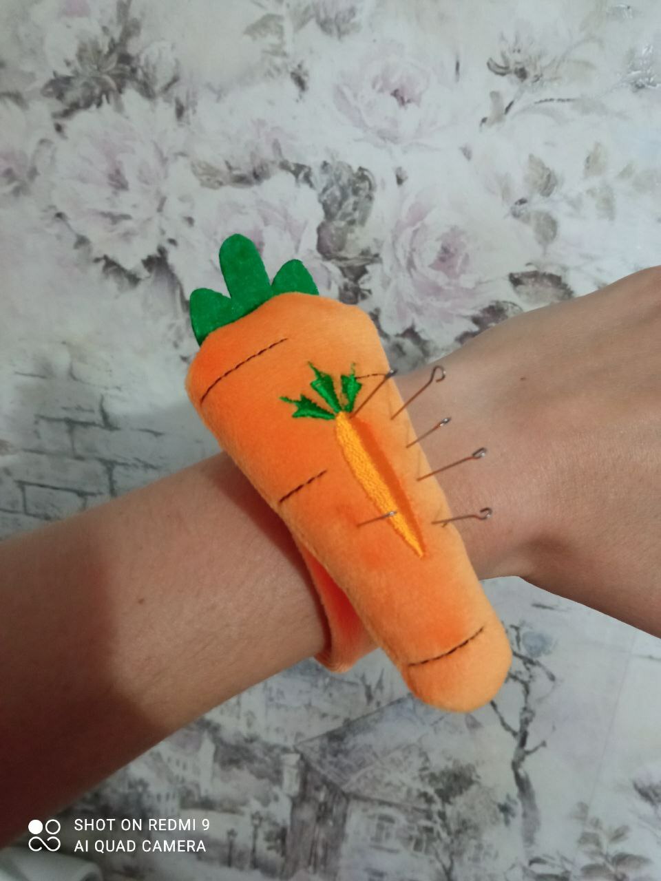 Фотография покупателя товара Игольница на браслете «Морковка», 23 × 4,5 см, цвет оранжевый - Фото 3
