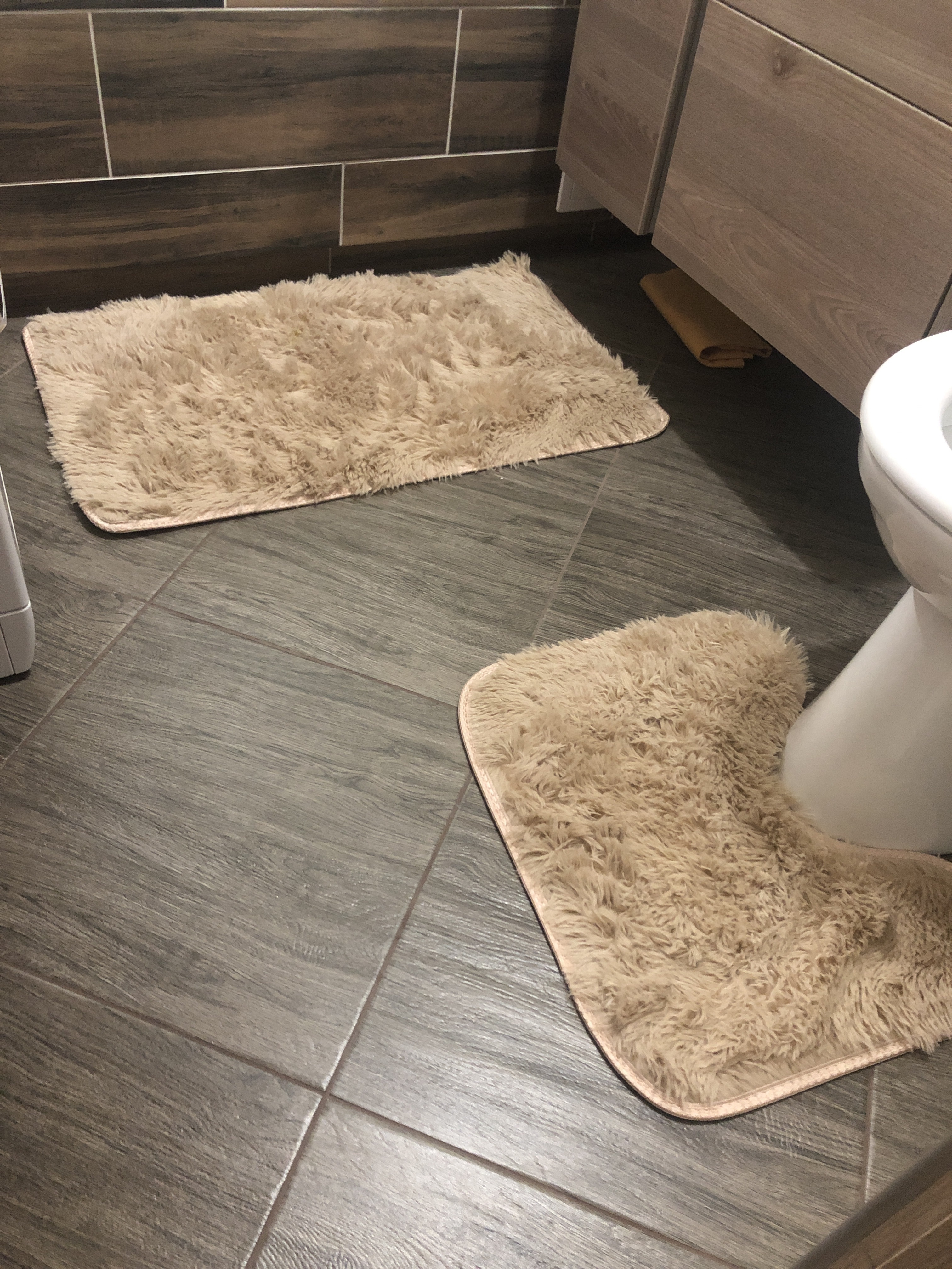 Фотография покупателя товара Набор ковриков для ванной и туалета Доляна «Пушистик», 2 шт, 40×50 см, 50×80 см, цвет зелёный - Фото 9