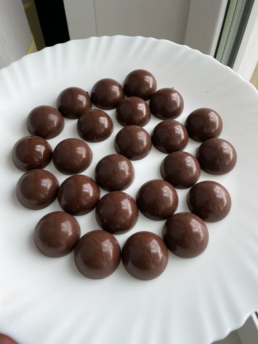 Фотография покупателя товара Форма для конфет и шоколада KONFINETTA «Полусфера», 27,5×13,5 см, 24 ячейки (3×3 см) - Фото 6