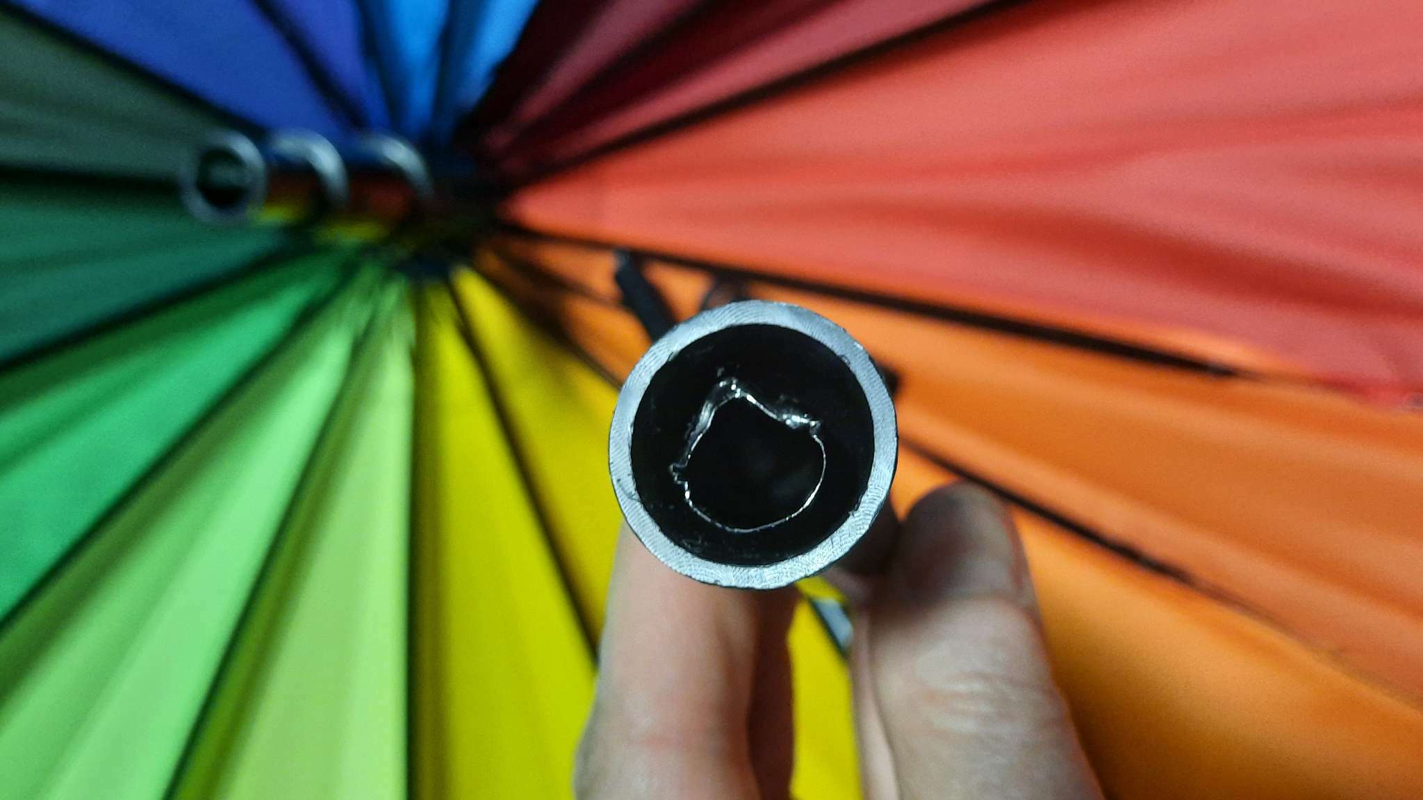 Фотография покупателя товара Зонт - трость полуавтоматический «Радуга», эпонж, 16 спиц, R = 61 см, разноцветный - Фото 8