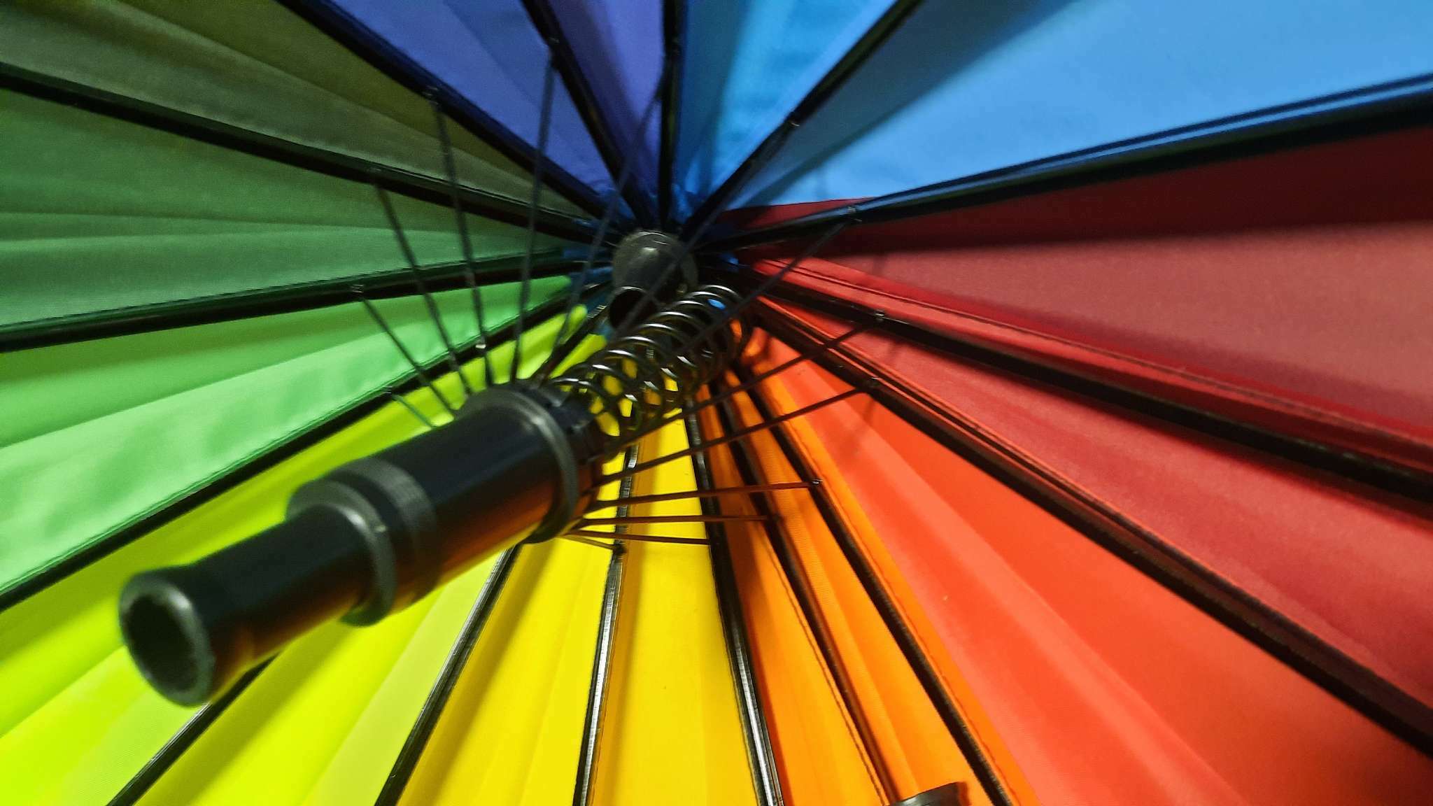Фотография покупателя товара Зонт - трость полуавтоматический «Радуга», эпонж, 16 спиц, R = 61 см, разноцветный - Фото 10
