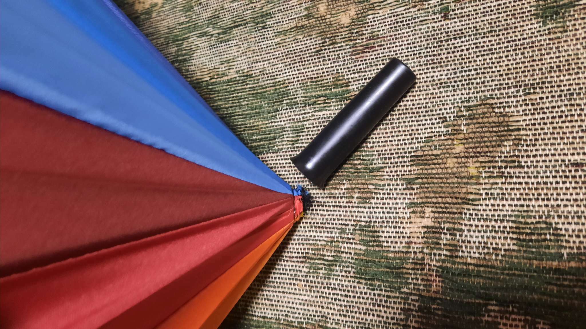 Фотография покупателя товара Зонт - трость полуавтоматический «Радуга», эпонж, 16 спиц, R = 61 см, разноцветный - Фото 12
