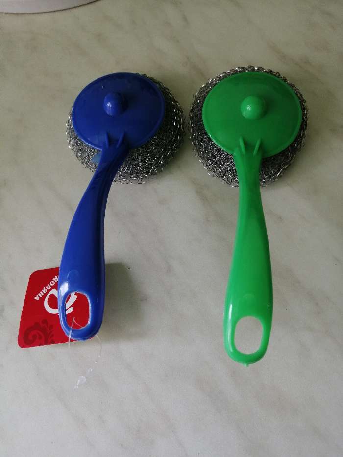 Фотография покупателя товара Губка для мытья посуды с ручкой Доляна «Бублик», металл, 15 гр, цвет МИКС - Фото 5