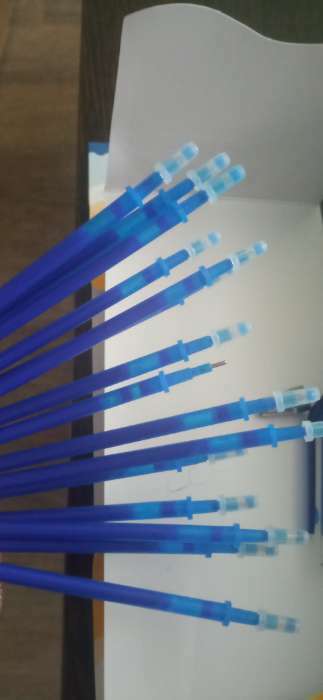 Фотография покупателя товара Набор ручка гелевая со стираемыми чернилами, пишущий узел 0.5 мм, чернила синие+9 синих стержней - Фото 66