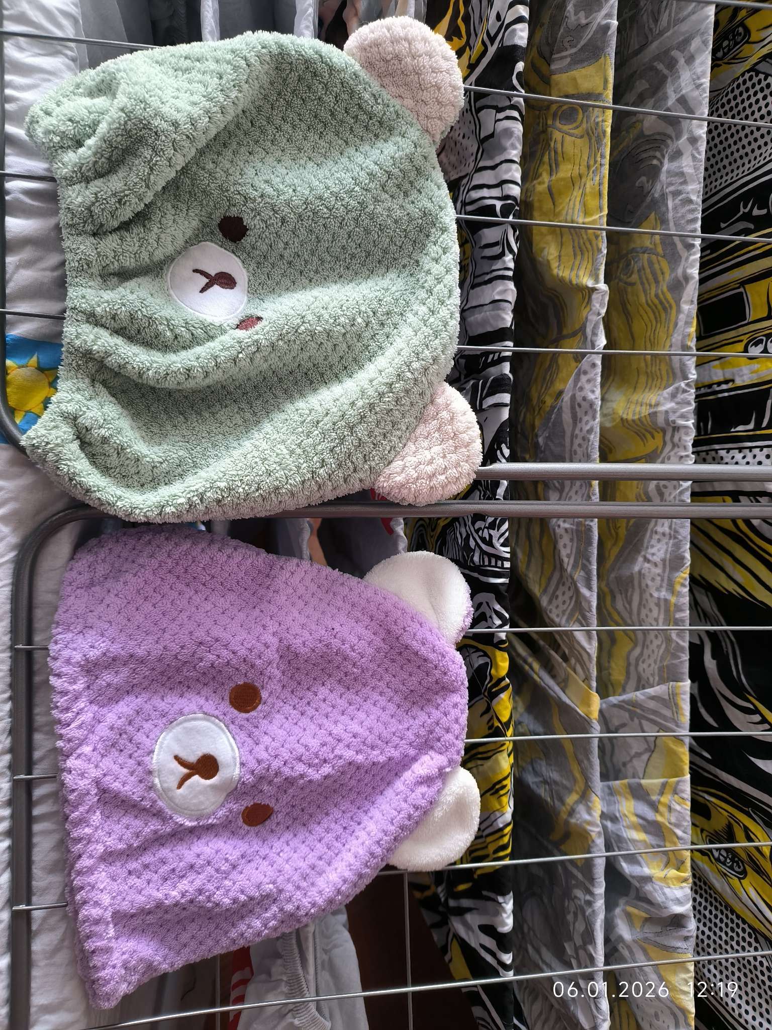 Фотография покупателя товара Чалма для сушки волос Доляна «Медвежонок», микрофибра, фиолетовая - Фото 6