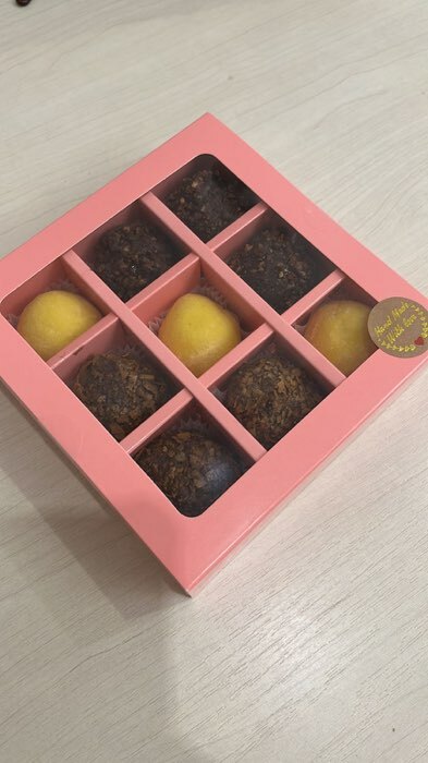 Фотография покупателя товара Коробка под 9 конфет с обечайкой, розовый, 14,5 х 14,5 х 3,5 см