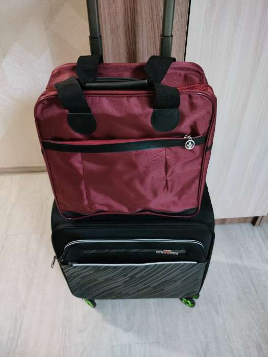 Фотография покупателя товара Сумка дорожная на молнии, наружный карман, держатель для чемодана, цвет бордовый/белый - Фото 2