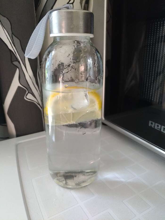 Фотография покупателя товара Бутылка для воды стеклянная «Лидо», 400 мл, h=18 см, цвет ремешка МИКС - Фото 5