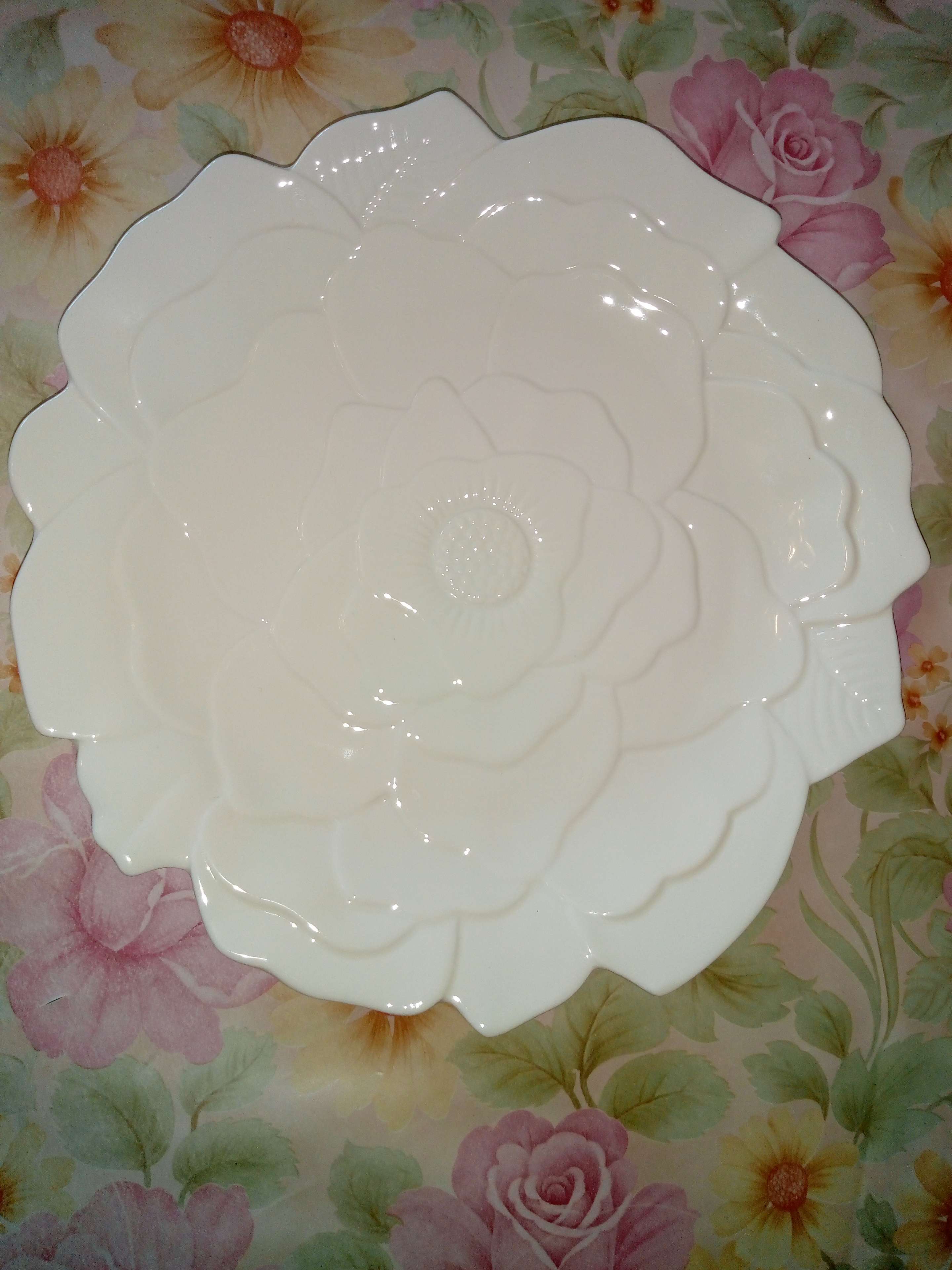 Фотография покупателя товара Тарелка керамическая пирожковая «Роза», d=15 см, цвет белый - Фото 1