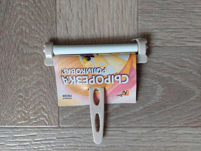Фотография покупателя товара Сырорезка для мягких сортов сыра, роликовая, цвет МИКС