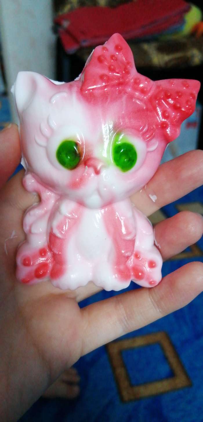 Фотография покупателя товара Пластиковая форма для мыла "Котенок с бантом" 7х3х9,5 см - Фото 3