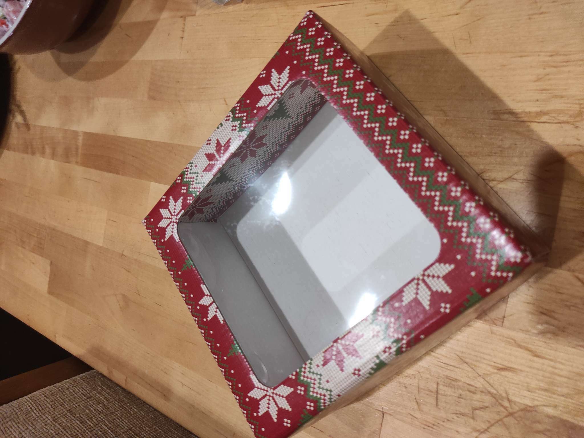 Фотография покупателя товара Коробка подарочная, крышка-дно, "Новогодний принт", 14,5 х 14,5 х 6 см - Фото 6