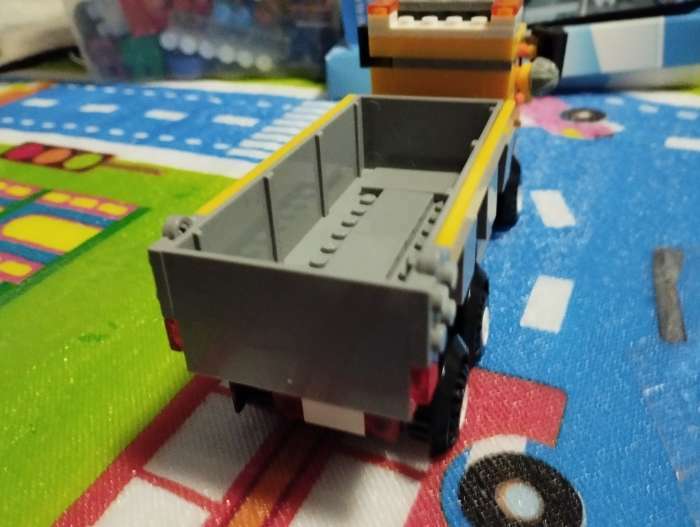 Фотография покупателя товара Конструктор Строители «Самосвал», 221 деталь - Фото 3