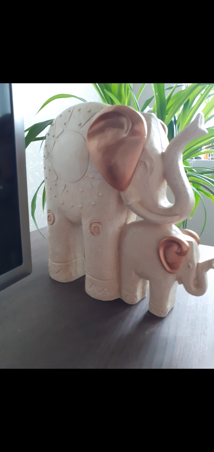 Фотография покупателя товара Фигура "Слоны" слоновая кость, 35х30х15см - Фото 2