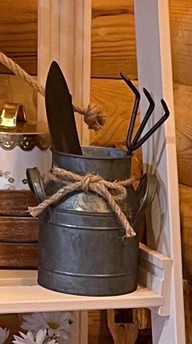 Фотография покупателя товара Декоративное кашпо для цветов «Кувшин Ноель», 8×20 см, металл, МИКС - Фото 8